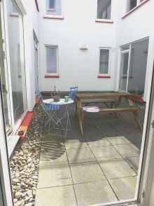 Innenhof Barrierefrei mit Lift / N�he Bahnhof / 138m� und 228m� / EUR 9,50