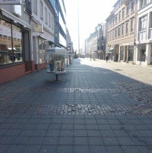 Louisenstr. Teilgastronomisch nutzbare Ladenfl�che / Au�enpl�tze / Mit 2,5 Zimmerwohnung