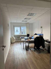 01 B�ro- oder Praxisr�ume am Marktplatz / 2 Mieteinheiten je 140m�