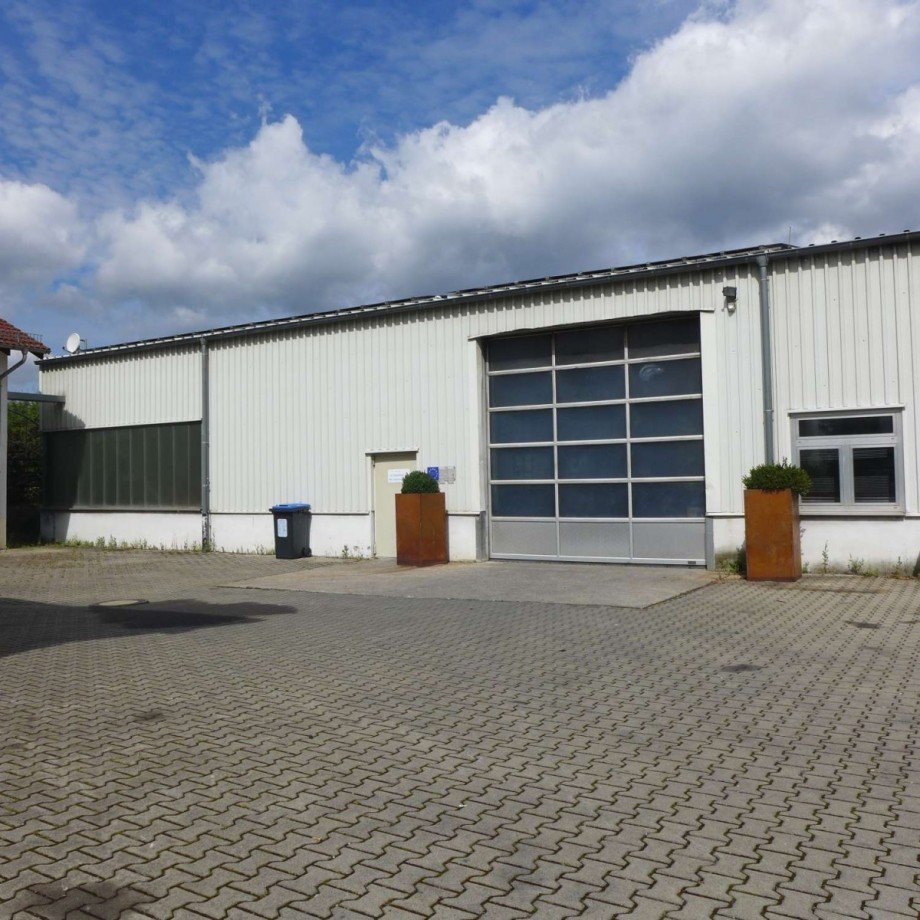 Au�en mit Hof Halle Usingen