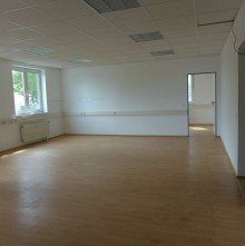 B�rom�glichkeit Befahrbare Halle zzgl. Au�enlager mit verschiedenen modernen B�rogr��en m�glich!