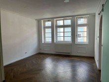 Zimmer 2 Stilaltbauwohnung mit gro�en, hohen R�umen und Einbauk�che in der Fu�g�ngerzone!