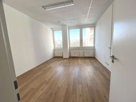 Hauptbild Repräsentativ / 4 Räume / Top-Citylage für Büro/Praxis / stufenlos mit Lift / S-Bahnnähe