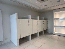 4 Umkleide 1A-Lage in der Fu�g�ngerzone / Stufenlos / Top-Zustand / Repr�sentative Front