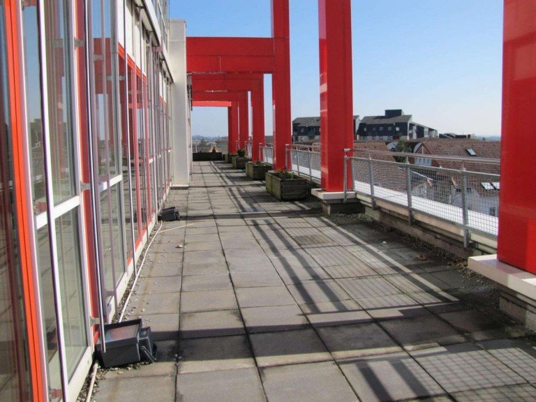 Gro�e Dachterrasse Friedrichsdorf B�rofl�che Helle B�rofl�che / zentraler Lage + S-Bahnn�he / stufenlos mit Lift / Fernblick + Dachterrasse!