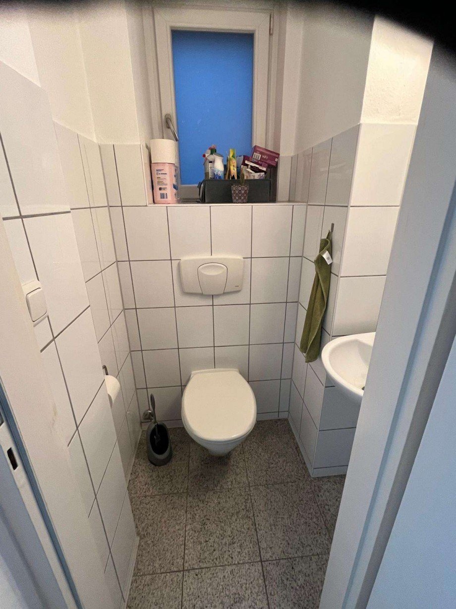 Tiolette mit Fenster Etagenwohnung Frankfurt am Main