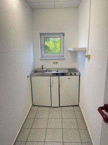 72m� Repr�sentativ B�ro/Praxis als Studio oder 2 Raumb�ro jeweils mit getrennten Toiletten.