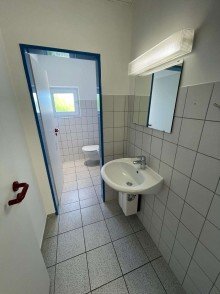 72m� Repr�sentativ B�ro/Praxis als Studio oder 2 Raumb�ro jeweils mit getrennten Toiletten.