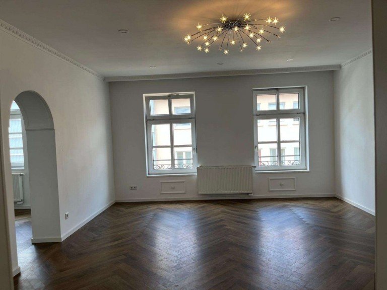 Wohnzimmer Bad Homburg vor der H�he Etagenwohnung Stilaltbauwohnung mit gro�en, hohen R�umen und Einbauk�che in der Fu�g�ngerzone!