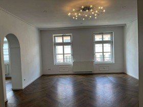 Hauptbild Stilaltbauwohnung mit gro�en, hohen R�umen und Einbauk�che in der Fu�g�ngerzone!