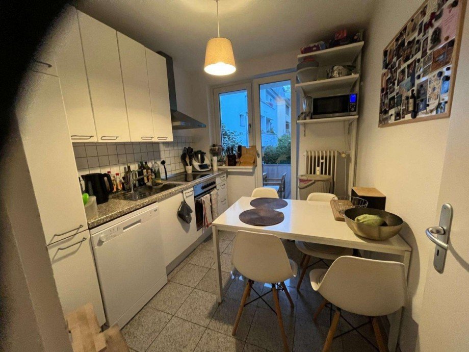K�che mit Tisch Etagenwohnung Frankfurt am Main