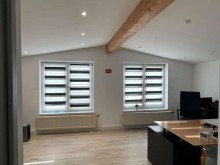 B�ro im DG Repr�sentativ B�ro/Praxis als Studio oder 2 Raumb�ro jeweils mit getrennten Toiletten.