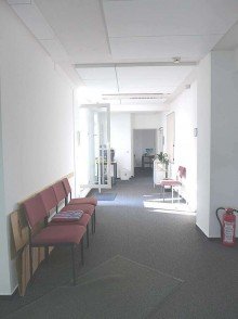 Flur Barrierefrei mit Lift / N�he Bahnhof / 138m� und 228m� / EUR 9,50