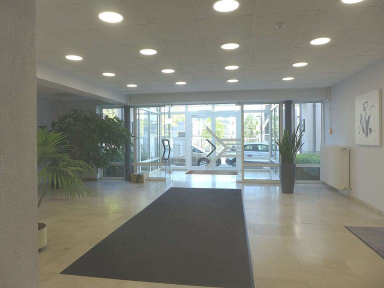 Eingangsfoyer Bad Homburg vor der H�he B�rohaus Helle B�roetage / PROVISIONSFREI / Lift und barrierefrei / S-Bahnn�he / Parkm�glichkeiten