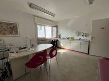 Raum 2 mit K�chenzeile B�ro- oder Praxisr�ume am Marktplatz / 2 Mieteinheiten je 140m�