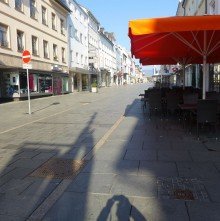 Louisenstr. Teilgastronomisch nutzbare Ladenfl�che / Au�enpl�tze / Mit 2,5 Zimmerwohnung