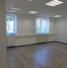 B�rom�glichkeit Befahrbare Halle zzgl. Au�enlager mit verschiedenen modernen B�rogr��en m�glich!