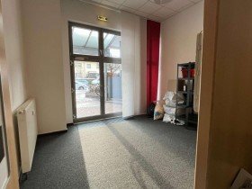 Hauptbild Ladenfl�che 41m� mit B�ro- oder Praxisr�ume 110m�, modern im Gesch�ftzentrum neben einem Supermarkt.