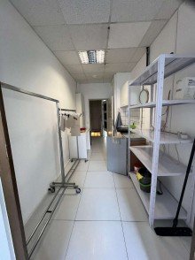 Lager und K�chenzeile 1A-Lage in der Fu�g�ngerzone / Stufenlos / Top-Zustand / Repr�sentative Front