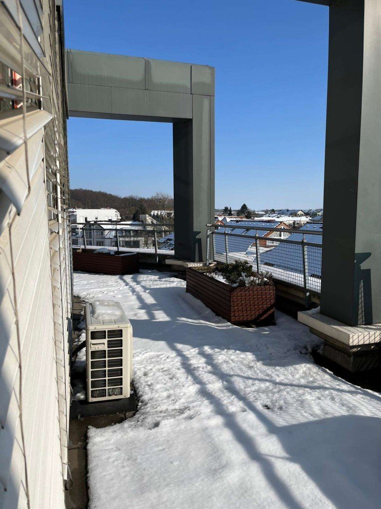 Dachterrasse Friedrichsdorf B�ro / Praxis PROVISIONSFREI / Stufenlos mit Lift / Zentral / S-Bahn / Gro�e Dachterreasse