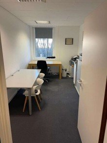 Raum 15 18m� Repr�sentatives Einzelb�ros in modernem B�rohaus. Reduzierte Provision!