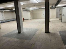 Keller Fu�g�ngerzone mit Deckenh�he von bis zu 8 Meter.