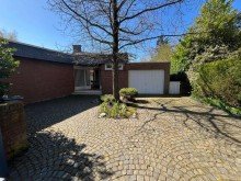 Zufahrt Absolute ruhige Villenlage auf der Ellerh�he in solider Bauweise