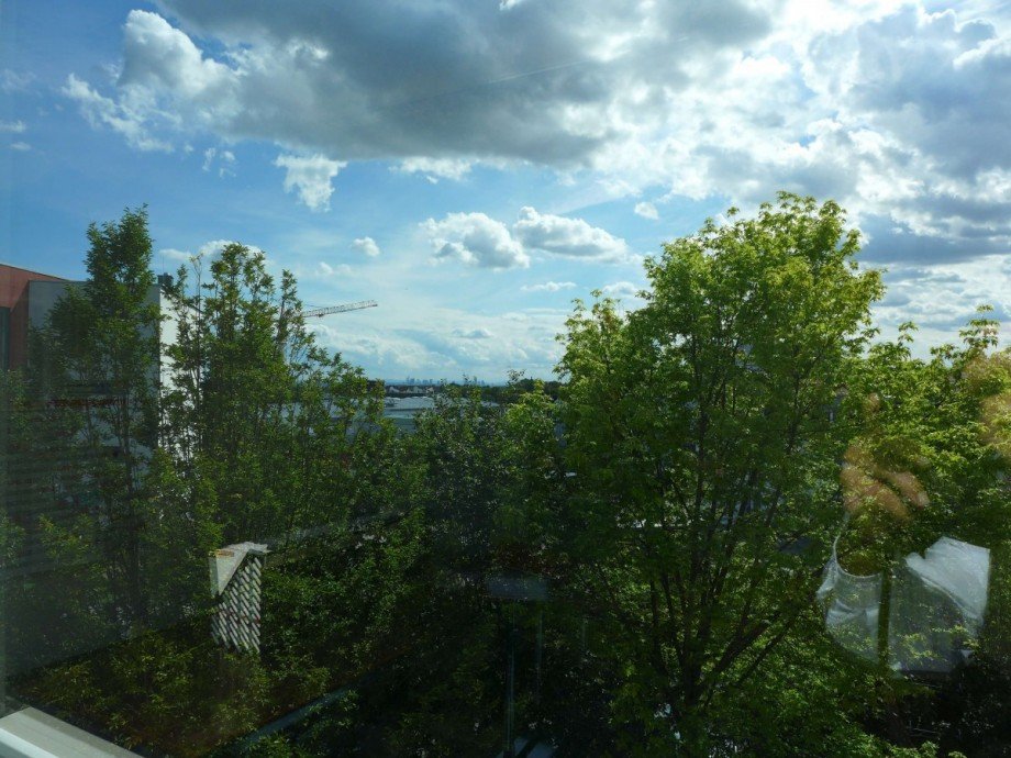 Blick auf Skyline FFM B�rohaus Friedrichsdorf